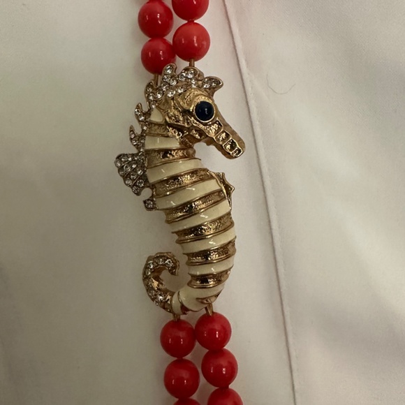 J Crew coral bead necklace with enameled and rhinestone seahorse - Picture 4 of 5